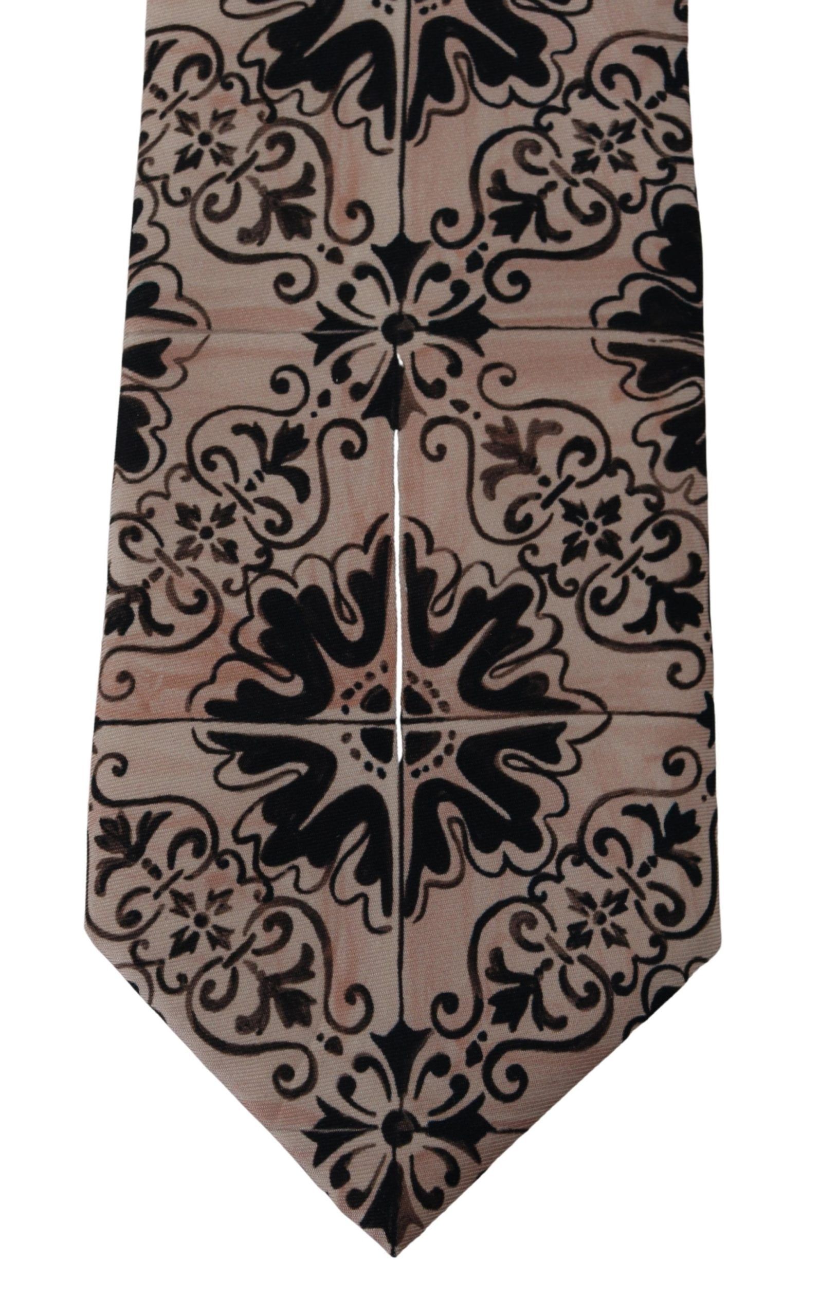 Stunning Silk Gentleman's Tie in Rich Brown